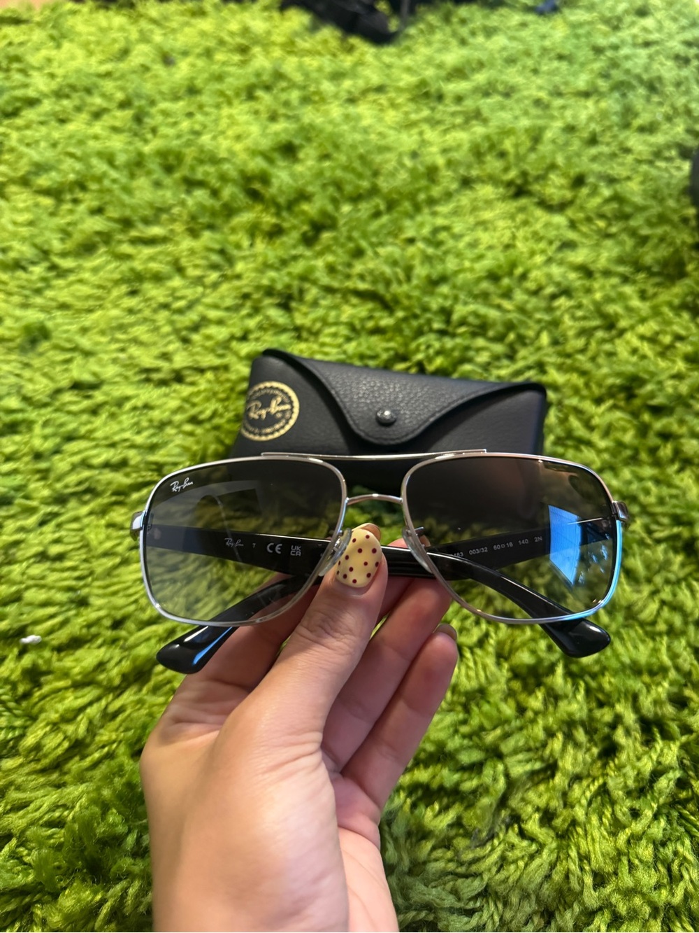 Ray-Ban Silver Metal Aviator Sunglasses with Black Gradient Lenses
